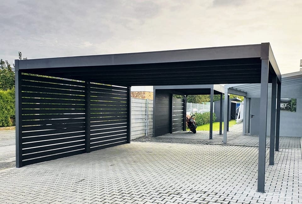 Carport mit Lamellen-Seitenwand